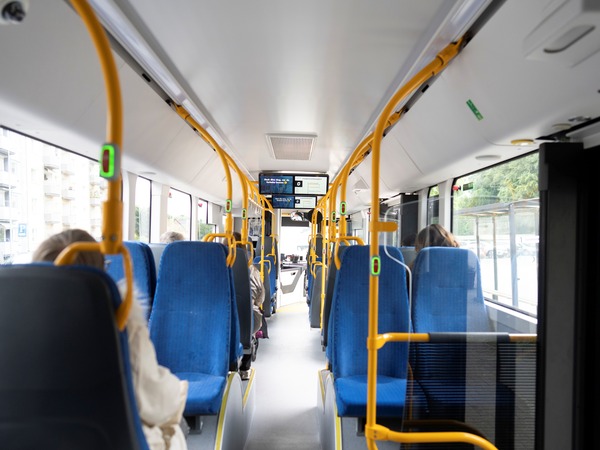 Foto af en bus indvendig